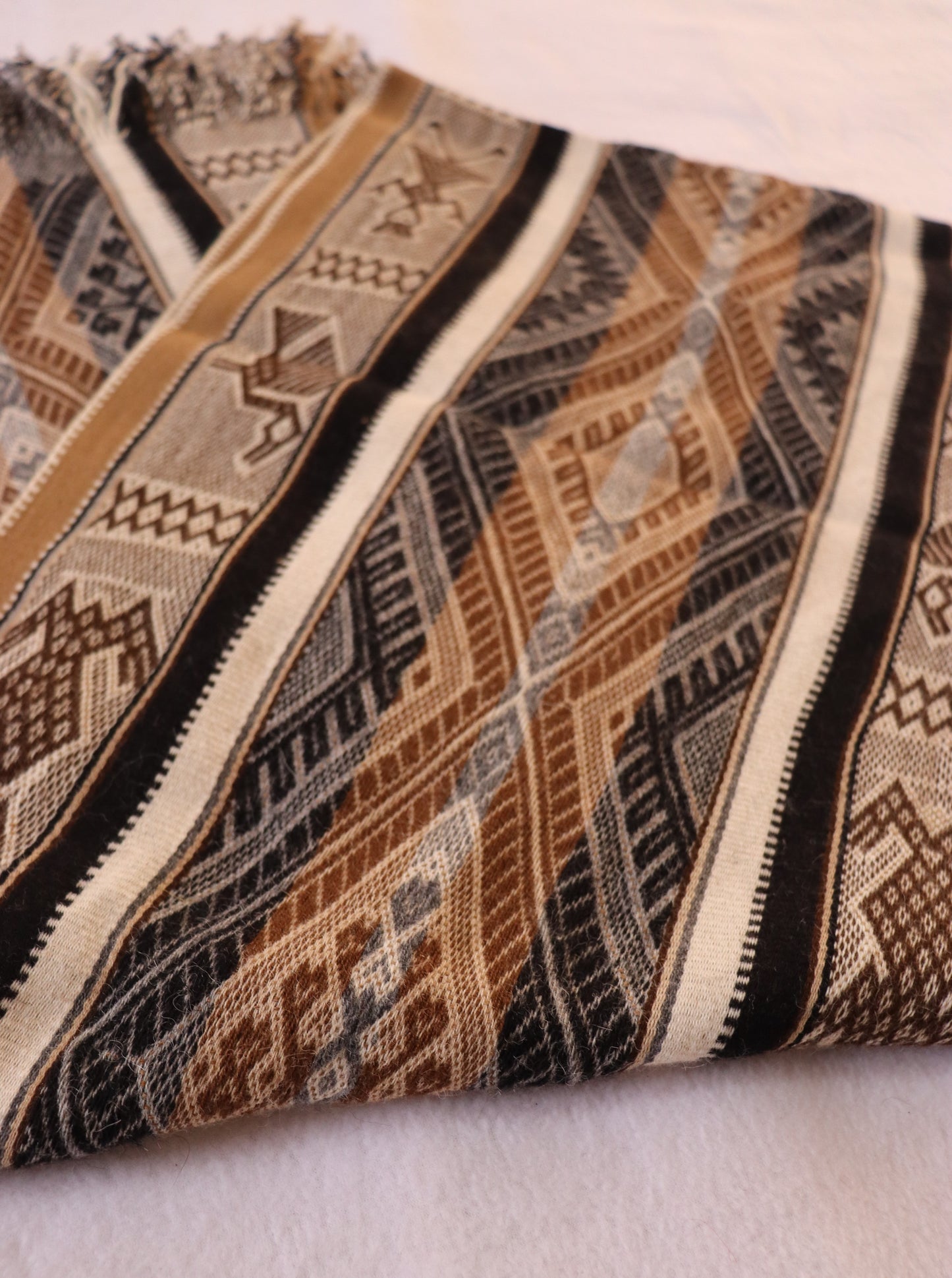 TR. 001-Table runner or Shall