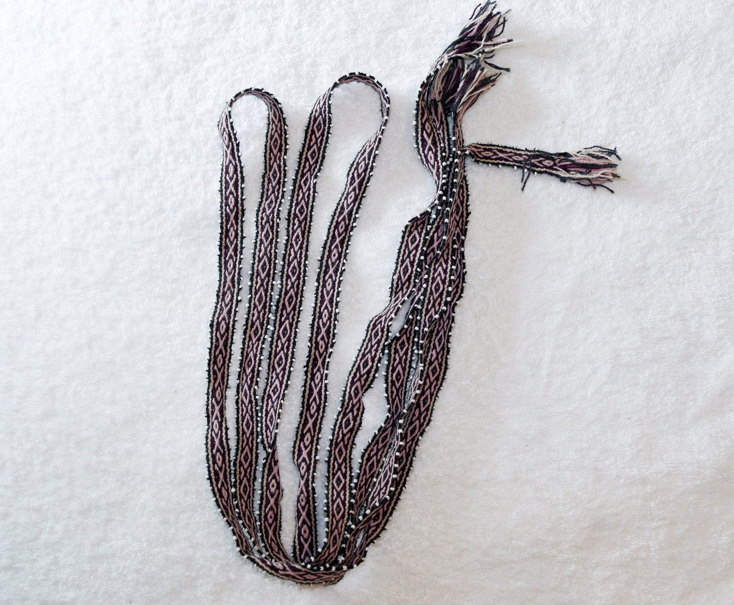 CIN.04 Ribbons with glass seed beads